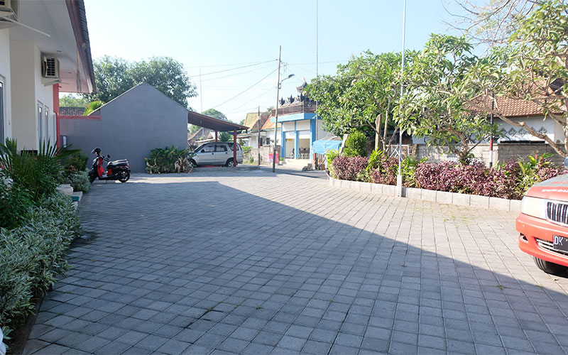 08 Parking Area